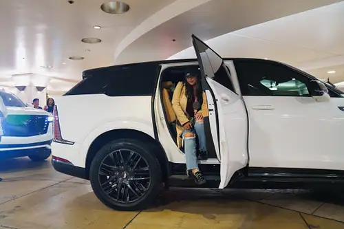 VIP Private SUV Experience: Discover Los Angeles in Style