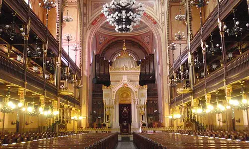 A Journey through Jewish Budapest with a Historian